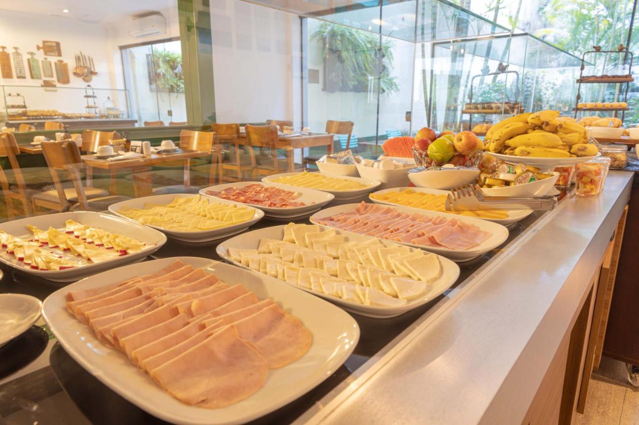 Radisson Oscar Freire Hotel São Paulo Ngoại thất bức ảnh A buffet at a hotel