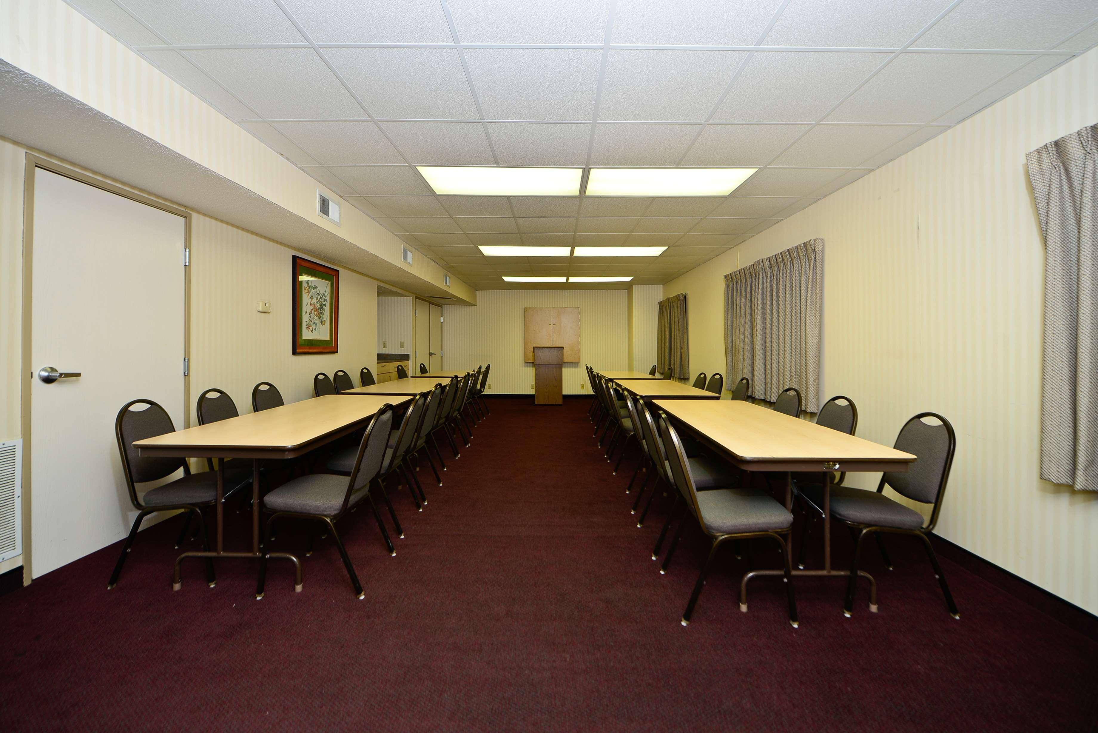 Radisson Oscar Freire Hotel São Paulo Ngoại thất bức ảnh Meeting room at a typical extended stay hotel