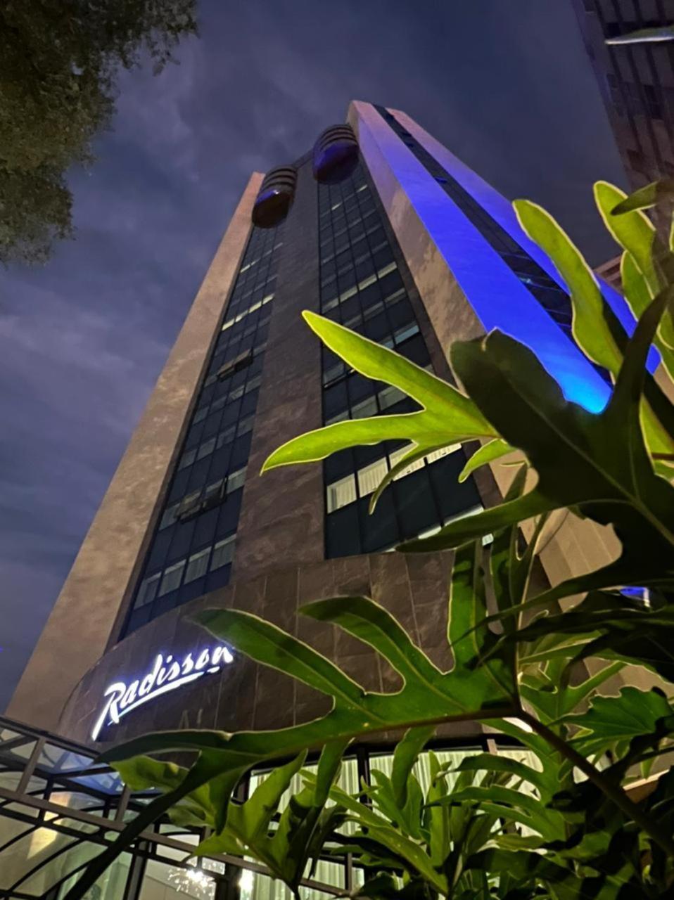 Radisson Oscar Freire Hotel São Paulo Ngoại thất bức ảnh The building at night