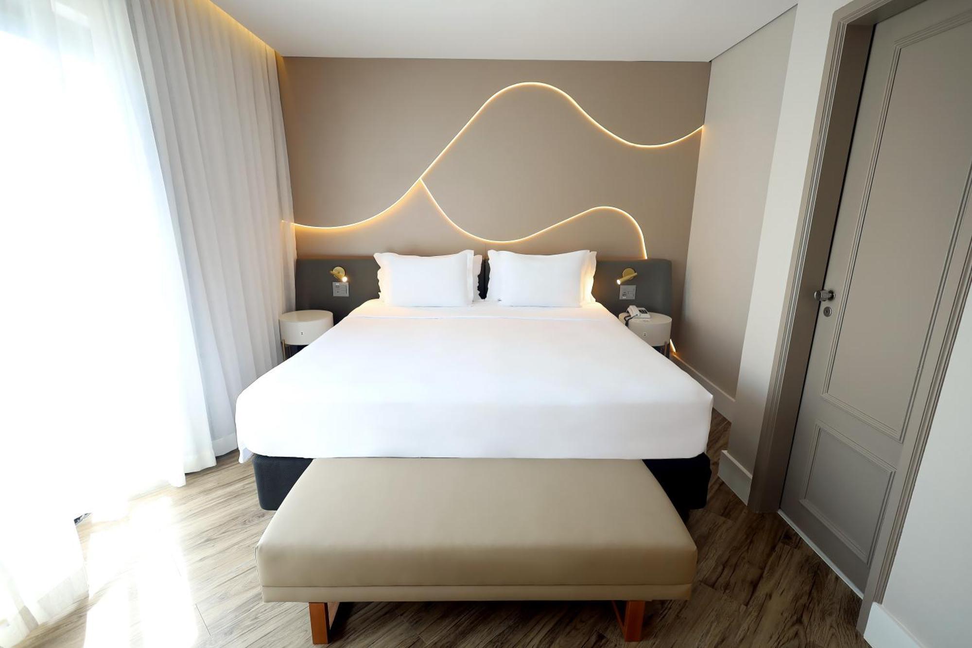 Radisson Oscar Freire Hotel São Paulo Ngoại thất bức ảnh A bedroom at the hotel